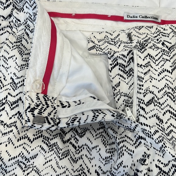 White dress pants with black dots pattern - size 8 - Picture 5 of 5